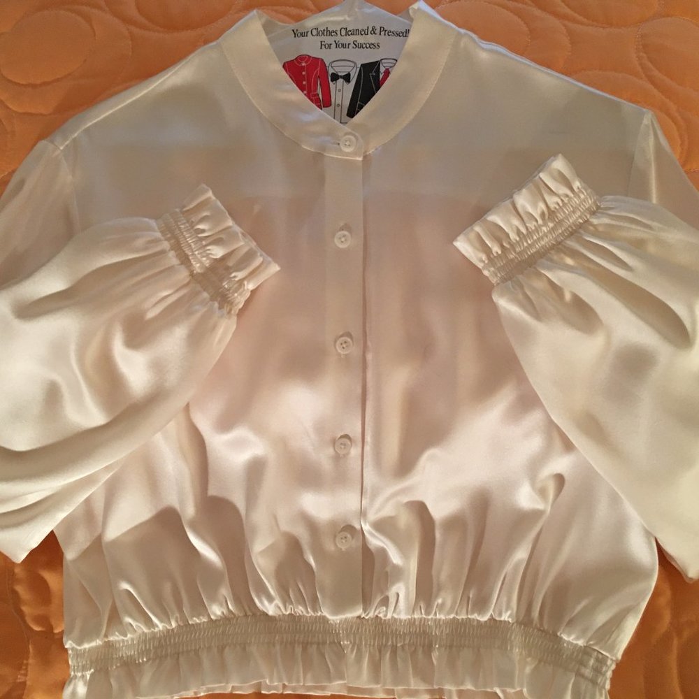 Lily Silk Cream/White Blouse Crop/Smock Pull-over Size L GENTLY used. Orig. $149